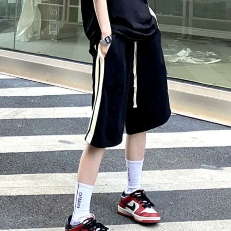 Женские шорты S-4XL, повседневные, унисекс, с высокой талией, простые, в полоску по бокам, весенний, в корейском стиле, Harajuku, универсальные, популярные, свободные, удобные
Женские шорты S-4XL, повседневные, унисекс, с высокой талией, простые, в полоску по бокам, весенний, в корейском стиле, Harajuku, универсальные, популярные, свободные, удобные