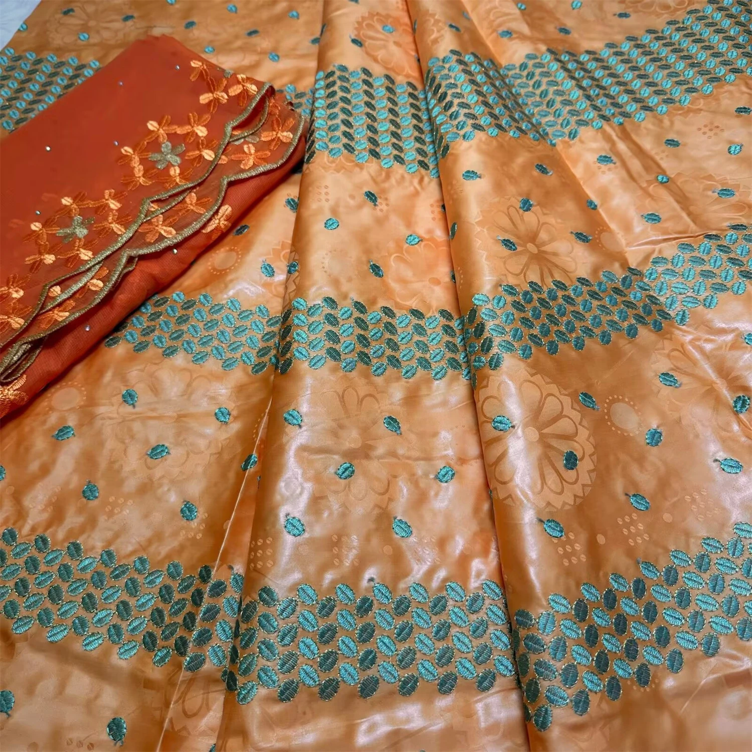 Новое 5 + 2 ярда 100% хлопок африканское жаккардовое платье с горячим ароматом Bazin Riche Brode для мужчин или женщин Материал одежды Свадебная вечеринка
Новое 5 + 2 ярда 100% хлопок африканское жаккардовое платье с горячим ароматом Bazin Riche Brode для мужчин или женщин Материал одежды Свадебная вечеринка