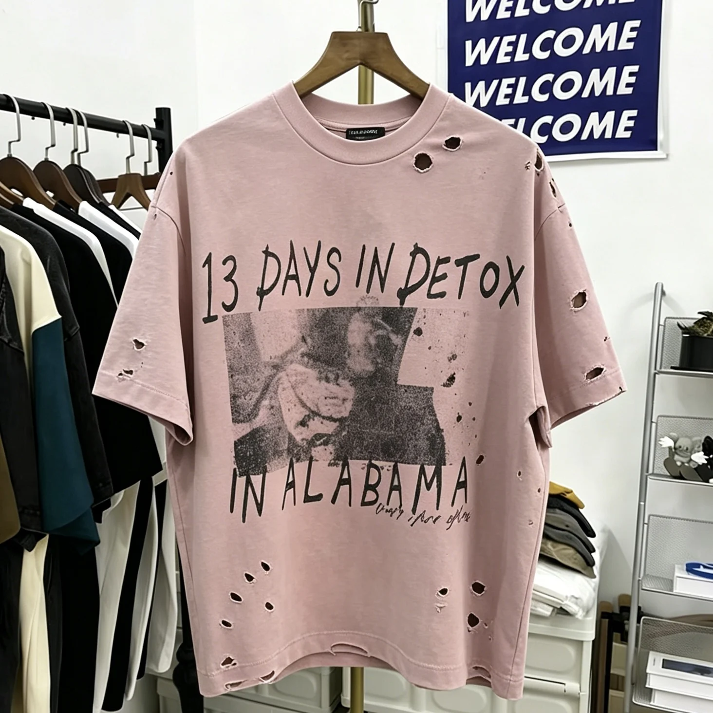 Loose Fit American High Street Style T-Shirt for Men with Print Short Sleeve Dirty Pink Heavyweight round Neck Cotton Tee
Loose Fit American High Street Style T-Shirt for Men with Print Short Sleeve Dirty Pink Heavyweight round Neck Cotton Tee