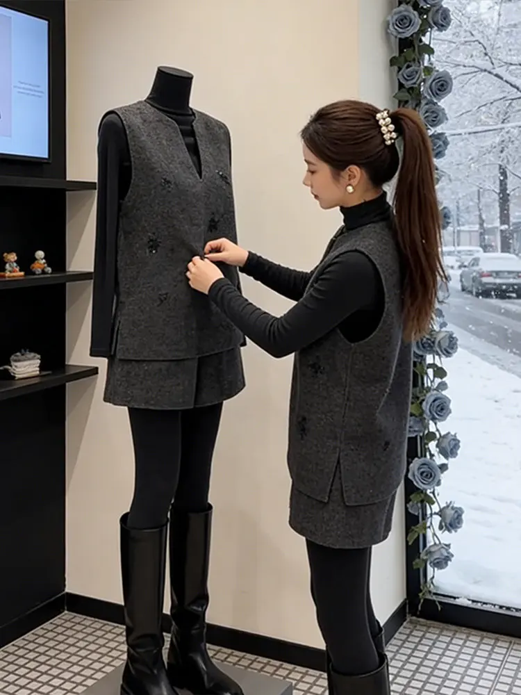Retro Style Layered Slimming Vest Shorts Two-Piece Set Comfortable Women's Fashion Autumn Winter Collection Casual Wear
Retro Style Layered Slimming Vest Shorts Two-Piece Set Comfortable Women's Fashion Autumn Winter Collection Casual Wear