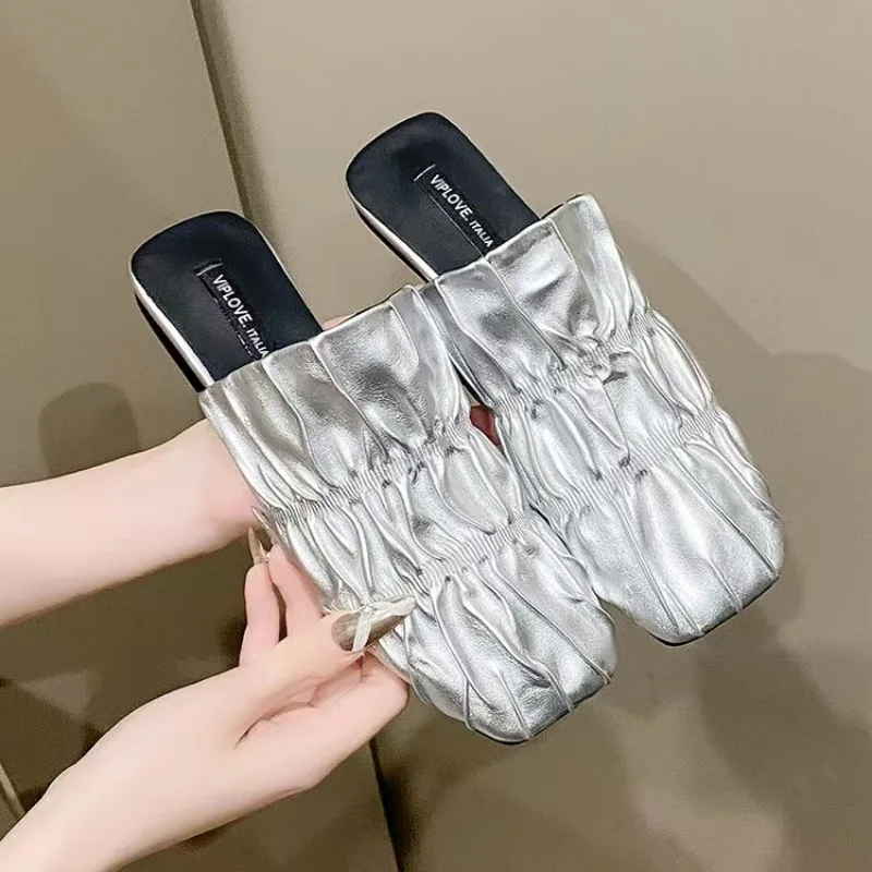 Women's Slippers Pointing To The Toes and Slipping on Half Slippers Pleated Soft Sole Elegant Casual Women's Middle Heel Slide
Women's Slippers Pointing To The Toes and Slipping on Half Slippers Pleated Soft Sole Elegant Casual Women's Middle Heel Slide