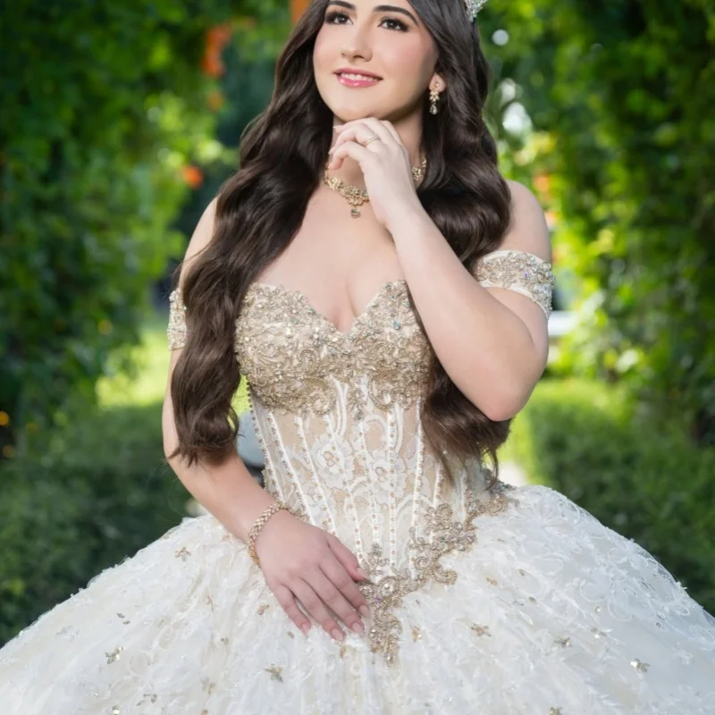 Shiny Light Champagne Quinceanera Dress off-shoulder Glitter Crystal Decal Long tail vestidos de 15 Quinceanera Customize
Shiny Light Champagne Quinceanera Dress off-shoulder Glitter Crystal Decal Long tail vestidos de 15 Quinceanera Customize