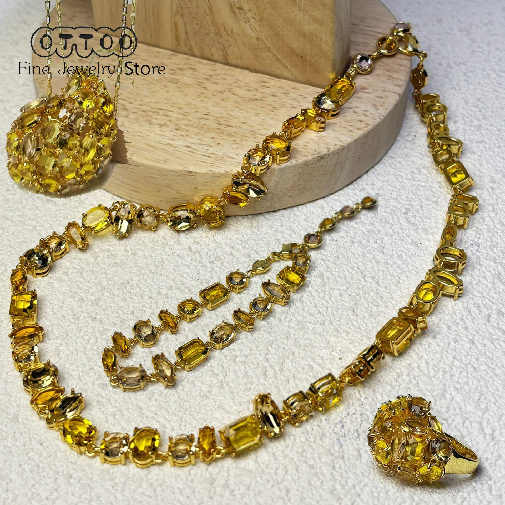 Оригинальный Шарм 2025 года, золотой кристалл, браслет-конфеты, серьги, ожерелье, изысканный комплект, женские ювелирные изделия, роскошные ювелирные изделия-конфеты, романтический подарок
Оригинальный Шарм 2025 года, золотой кристалл, браслет-конфеты, серьги, ожерелье, изысканный комплект, женские ювелирные изделия, роскошные ювелирные изделия-конфеты, романтический подарок