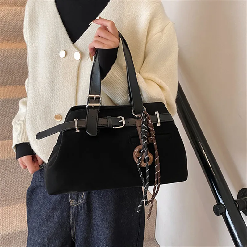 Матовая кожаная сумка, женская стильная винтажная сумка, простая замшевая сумка-тоут, одинарные сумки большой вместимости, сумки через плечо
Матовая кожаная сумка, женская стильная винтажная сумка, простая замшевая сумка-тоут, одинарные сумки большой вместимости, сумки через плечо