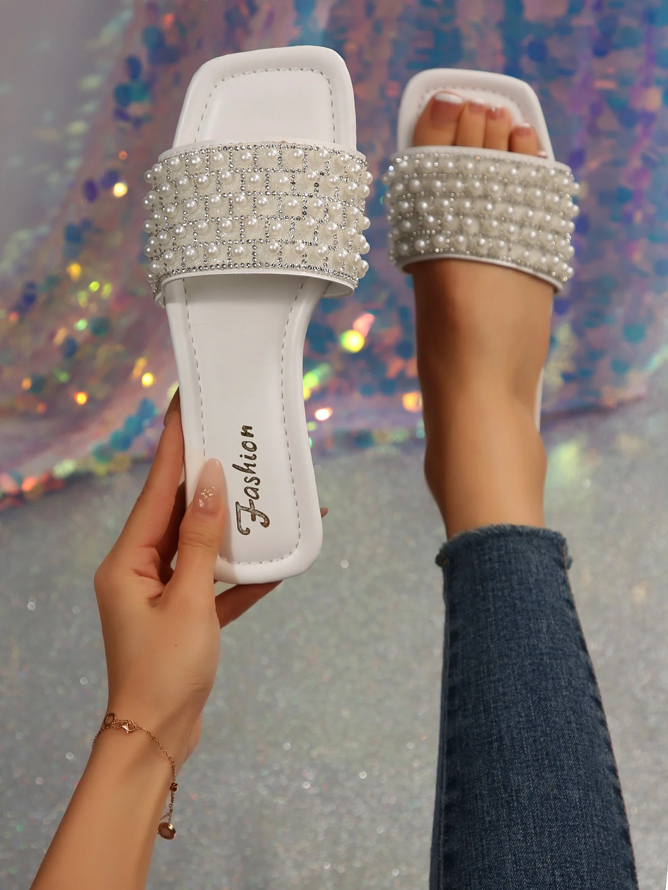 New Fashionable Summer Sandals for Women, Slip-On Slippers, Party Birthday Gift, Solid Color Outdoor Casual Shoes, Simple and Elegant Flat Beach Slippers, Easy to Match, Comfortable for All-Day Wear at Home and Outdoors
New Fashionable Summer Sandals for Women, Slip-On Slippers, Party Birthday Gift, Solid Color Outdoor Casual Shoes, Simple and Elegant Flat Beach Slippers, Easy to Match, Comfortable for All-Day Wear at Home and Outdoors
