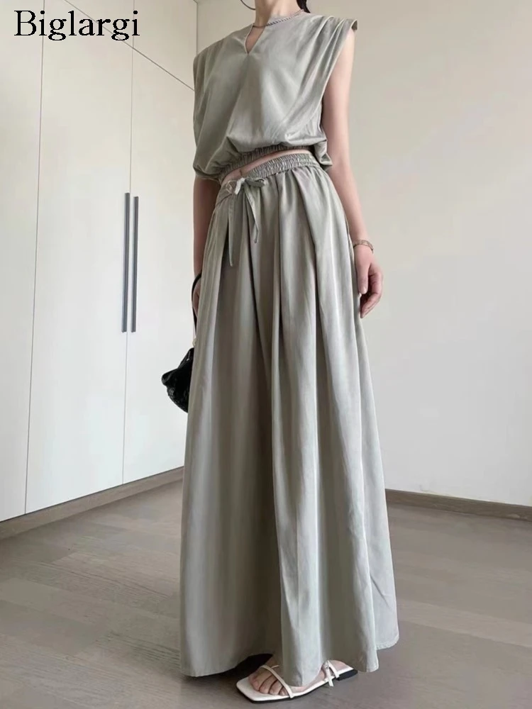 Spring Summer 2 Two Piece Set Women Sleeveless Fashion Casual V-Neck Ladies Cropped Blouses Ruffle Korean Style Woman Skirts
Spring Summer 2 Two Piece Set Women Sleeveless Fashion Casual V-Neck Ladies Cropped Blouses Ruffle Korean Style Woman Skirts