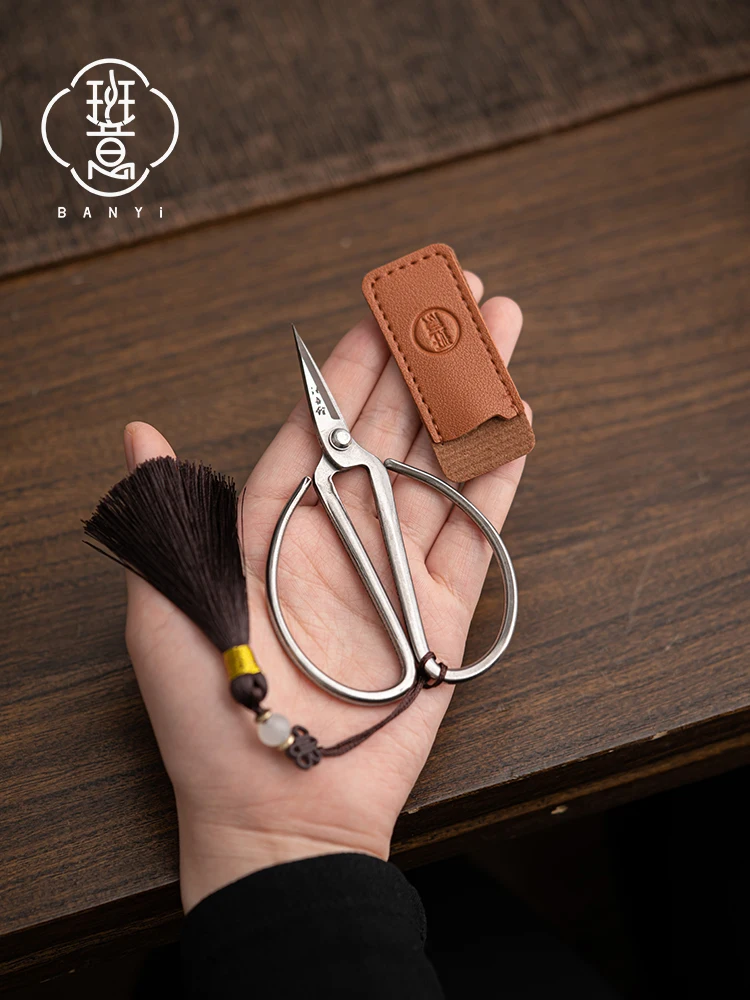 Ножницы из нержавеющей стали для чайного набора, японские, для домашней чайной церемонии, с милым узором, винтажные, элегантные
Ножницы из нержавеющей стали для чайного набора, японские, для домашней чайной церемонии, с милым узором, винтажные, элегантные