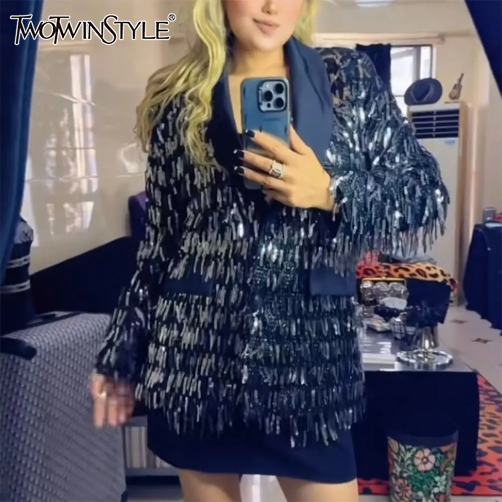 TWOTWINSTYLE однотонный утягивающий блейзер с кисточками для женщин с лацканами и длинными рукавами, лоскутное пальто с карманами, женская модная одежда
TWOTWINSTYLE однотонный утягивающий блейзер с кисточками для женщин с лацканами и длинными рукавами, лоскутное пальто с карманами, женская модная одежда