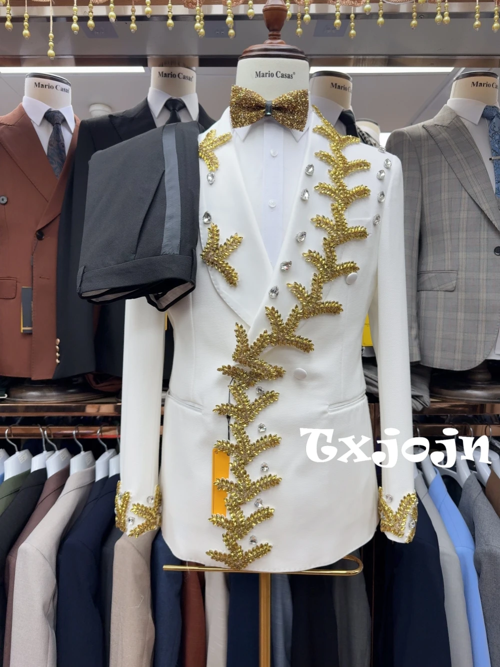 New Exquisite Men's Double Breasted Suits 2 Pieces Wedding Groom Sets,Slim Fit Shawl Lapel Tuxedo Banquet Party Outfit S-3XL
New Exquisite Men's Double Breasted Suits 2 Pieces Wedding Groom Sets,Slim Fit Shawl Lapel Tuxedo Banquet Party Outfit S-3XL