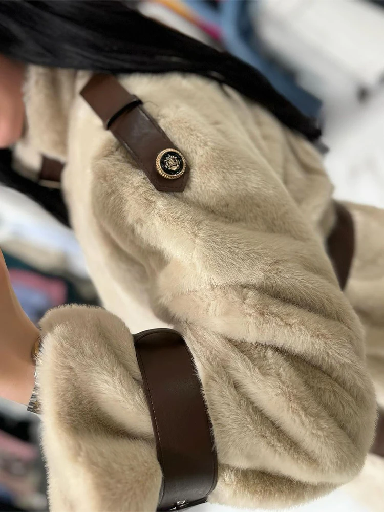 Fashion Faux Fur Coat With Belt Women's Long Sleeve Double Breasted Luxury Warm Jacket 2025 Autumn Winter Lady Elegant Outwear
Fashion Faux Fur Coat With Belt Women's Long Sleeve Double Breasted Luxury Warm Jacket 2025 Autumn Winter Lady Elegant Outwear