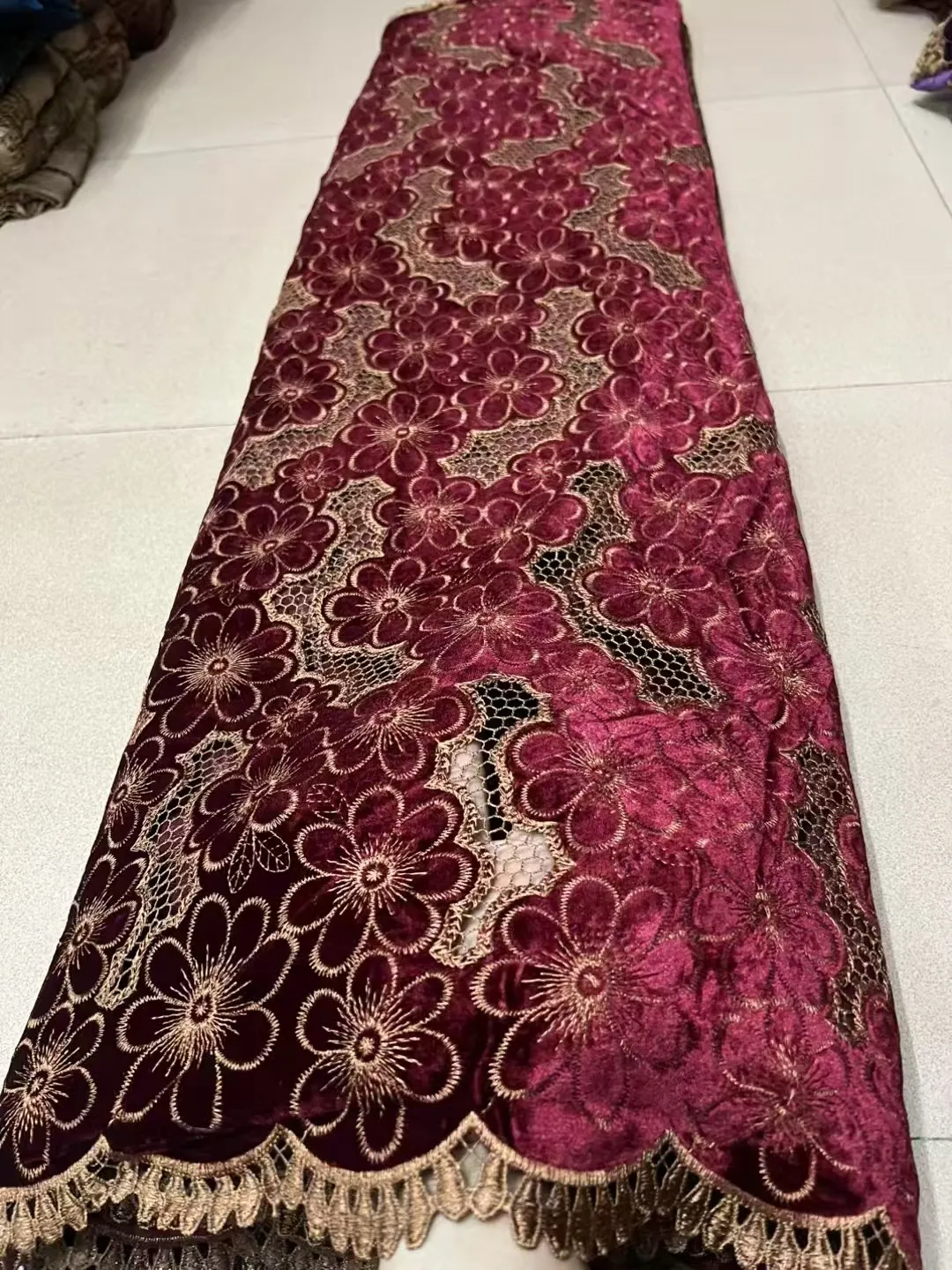 Luxury African Velvet Gold Beaded Sequin Lace Fabric 2026 Wine Red Groom Embroidery Fabric French Ladies Evening Dress Sewing
Luxury African Velvet Gold Beaded Sequin Lace Fabric 2026 Wine Red Groom Embroidery Fabric French Ladies Evening Dress Sewing