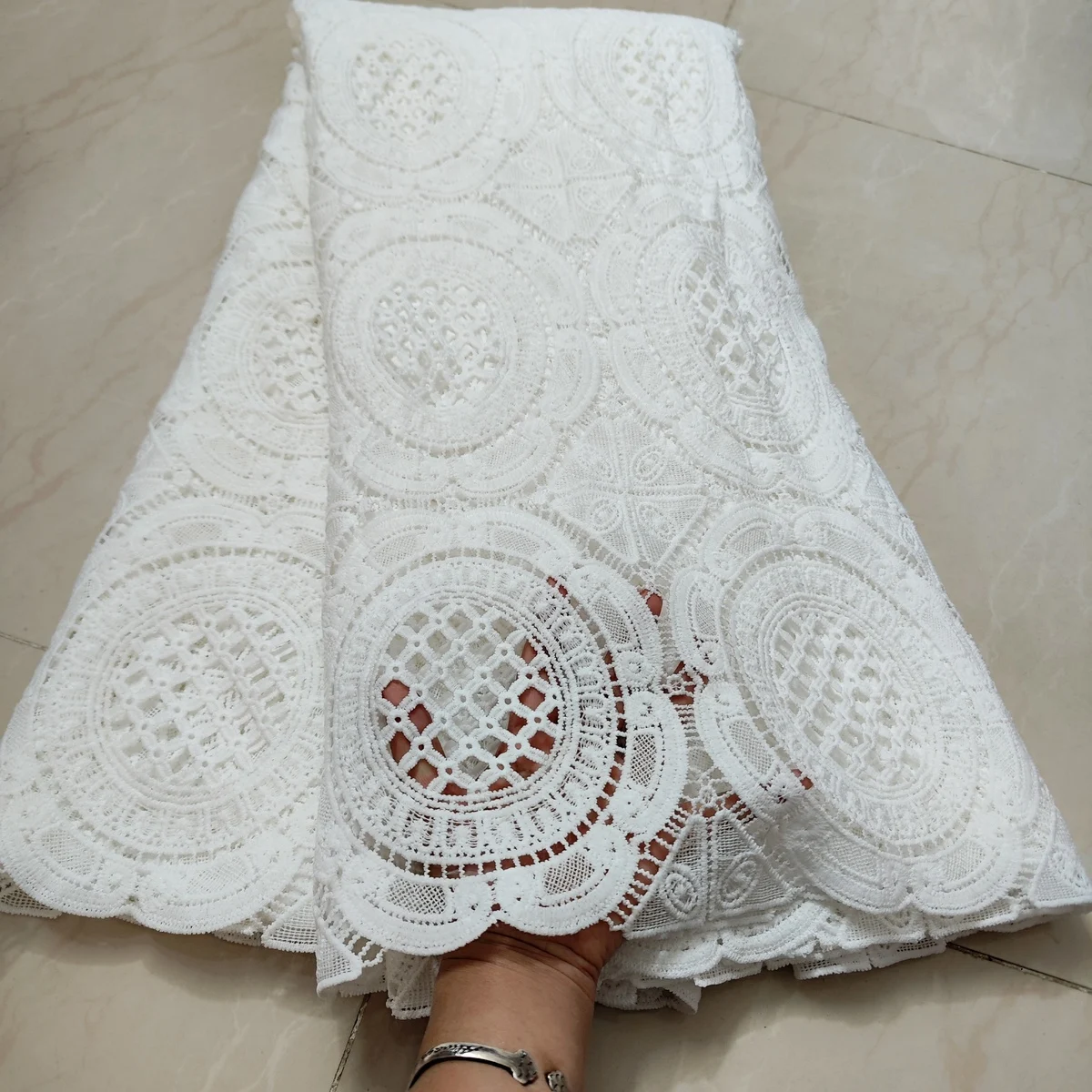2024 Latest High Quality White African Guipure Cord Lace Fabric Nigerian Water Soluble Milk Silk Lace Fabric For Party KJFT2404
2024 Latest High Quality White African Guipure Cord Lace Fabric Nigerian Water Soluble Milk Silk Lace Fabric For Party KJFT2404