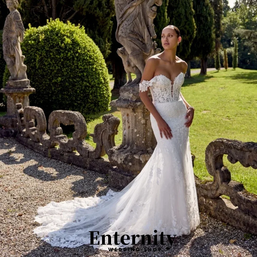 Customized Elegant Sweetheart Mermaid Wedding Dress with Sleeveless Charming Lace Applique Bridal Gown for Women with Zipper
Customized Elegant Sweetheart Mermaid Wedding Dress with Sleeveless Charming Lace Applique Bridal Gown for Women with Zipper