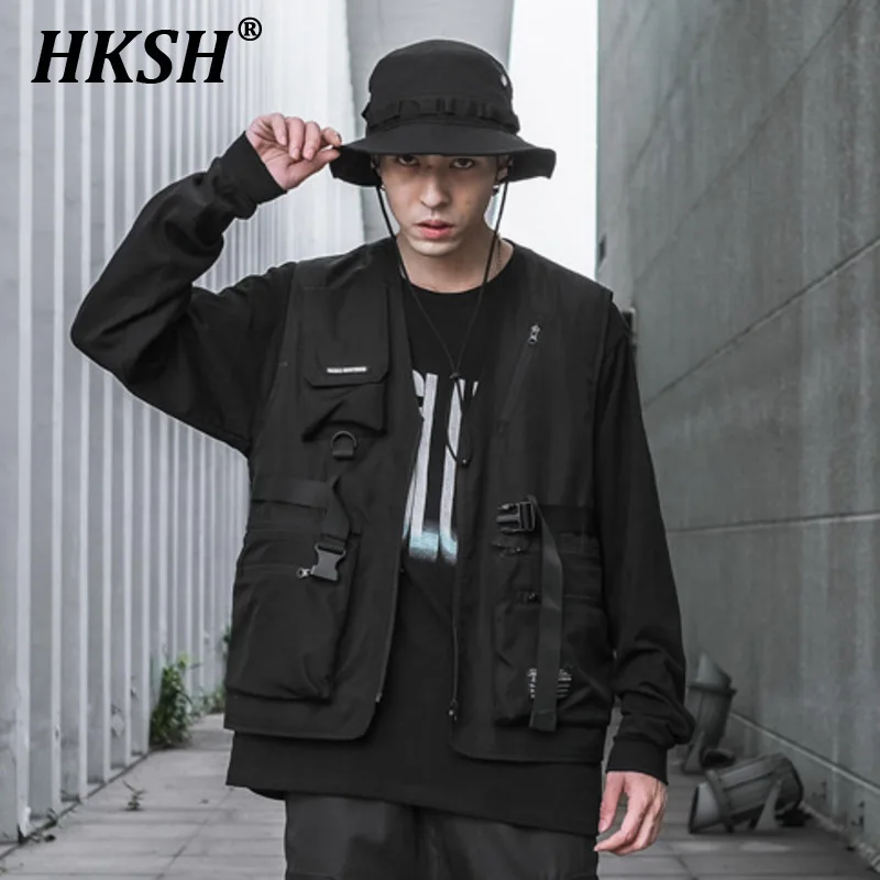HKSH Spring Summer New Multi Pockets Man Tide Punk Techwear Tactical Vest Dark High Street Sleeveless Vest Versatile Coat HK5009
HKSH Spring Summer New Multi Pockets Man Tide Punk Techwear Tactical Vest Dark High Street Sleeveless Vest Versatile Coat HK5009