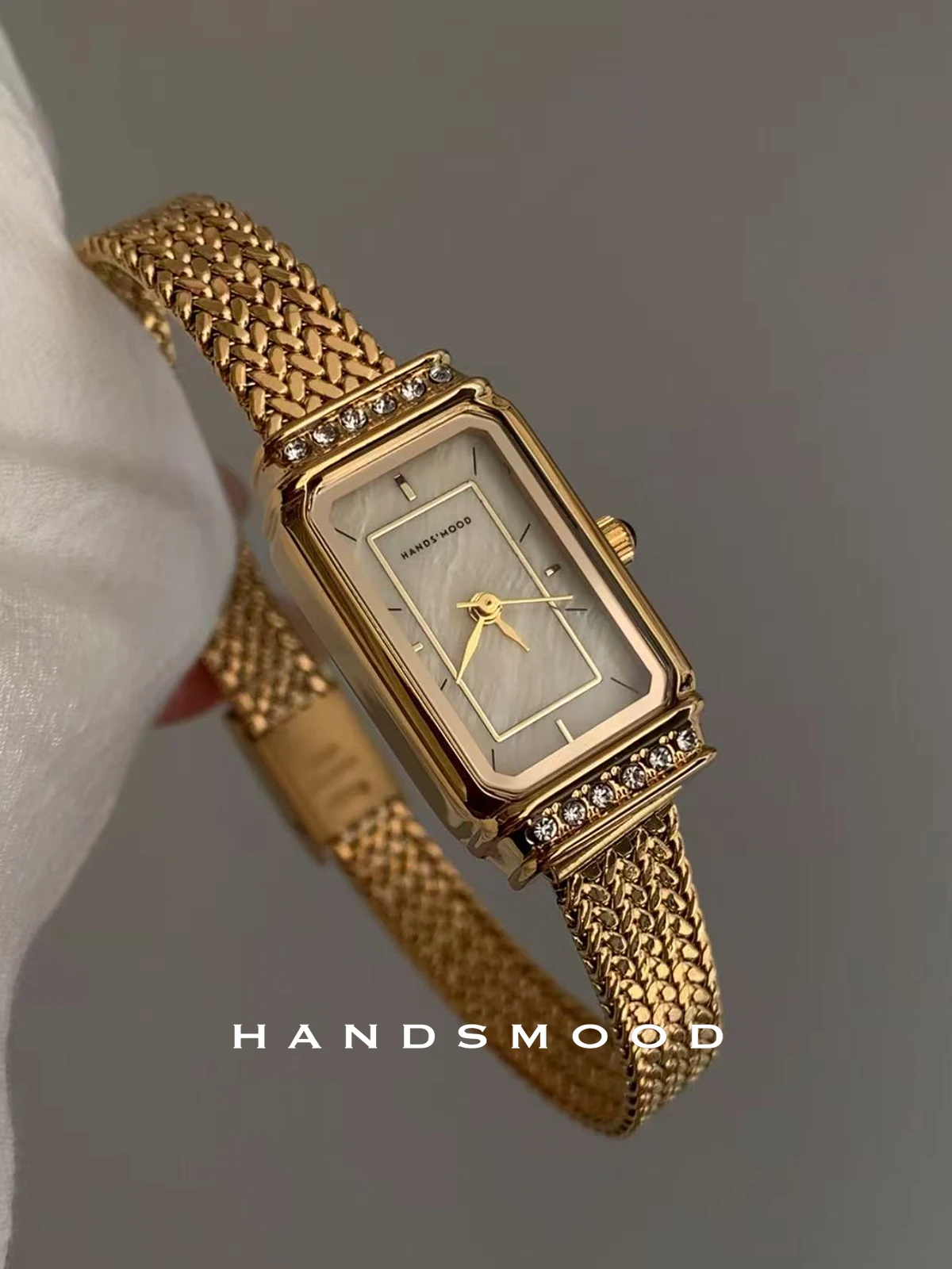 Frenchsquaremotherofpearldial fashionableandhighendsmallgoldwatch temperament versatile watch ladies watch luxury high quality
Frenchsquaremotherofpearldial fashionableandhighendsmallgoldwatch temperament versatile watch ladies watch luxury high quality