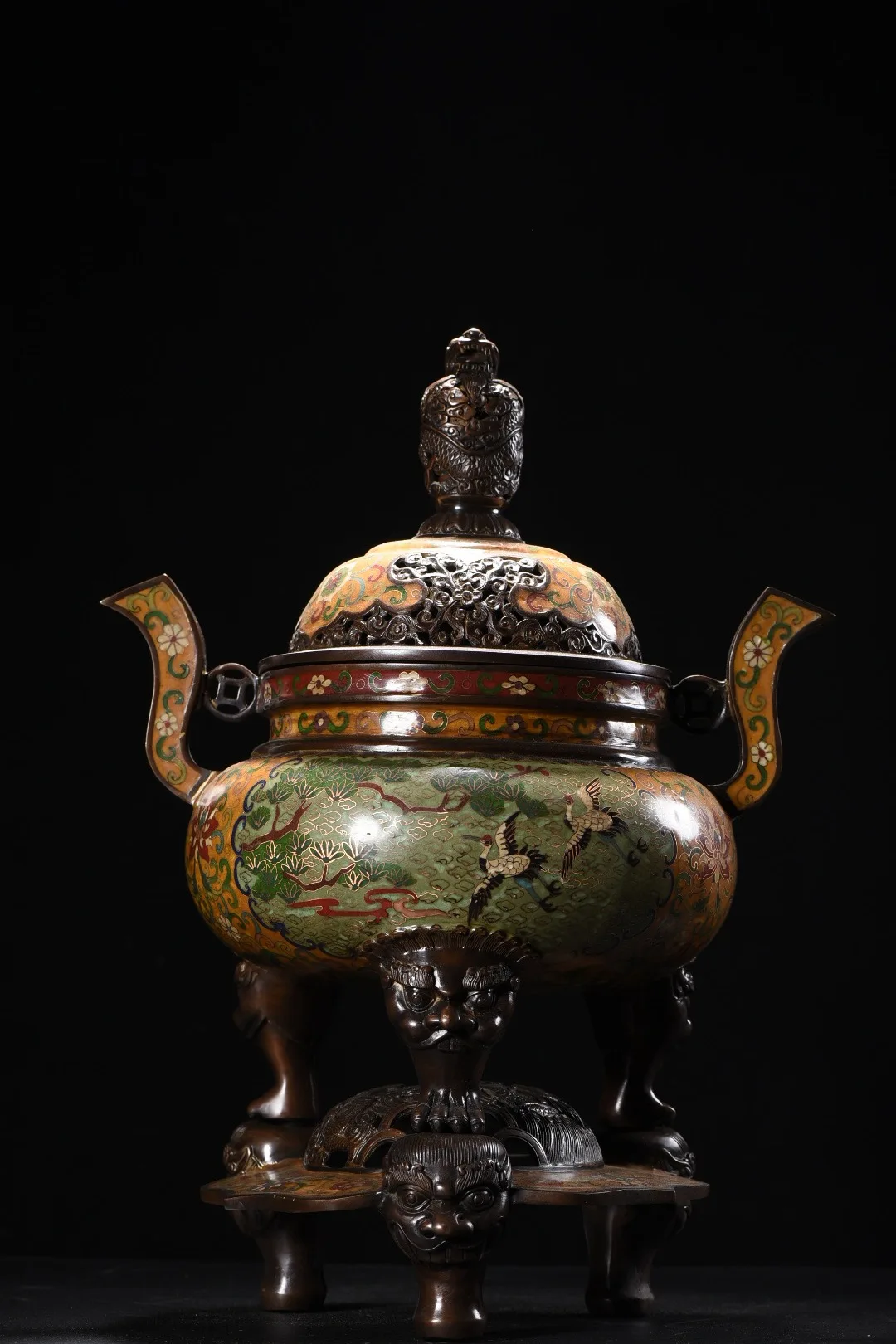 19"Tibetan Temple Collection Old Bronze Cloisonne Floral Crane Texture Ruyi Ear Base Incense Burner Amass wealth Ornaments
19"Tibetan Temple Collection Old Bronze Cloisonne Floral Crane Texture Ruyi Ear Base Incense Burner Amass wealth Ornaments