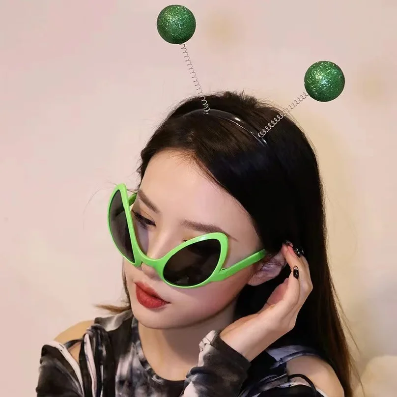 Funny and Novelty INS-style Funny Glasses for Men and Women, Party Sunglasses, Birthday Party Prank Photo Props, Alien Sunglasse
Funny and Novelty INS-style Funny Glasses for Men and Women, Party Sunglasses, Birthday Party Prank Photo Props, Alien Sunglasse