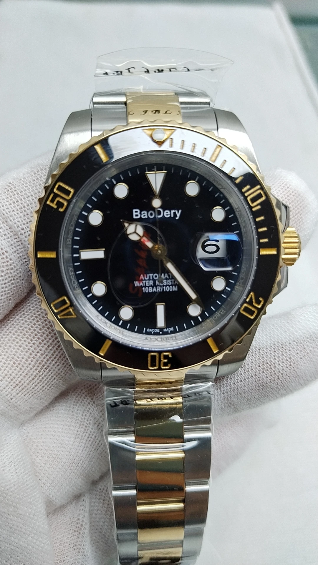 43mm Men's Watch – Minimalist Dial with Colored Diamond Bezel, Waterproof and Fashionable
43mm Men's Watch – Minimalist Dial with Colored Diamond Bezel, Waterproof and Fashionable