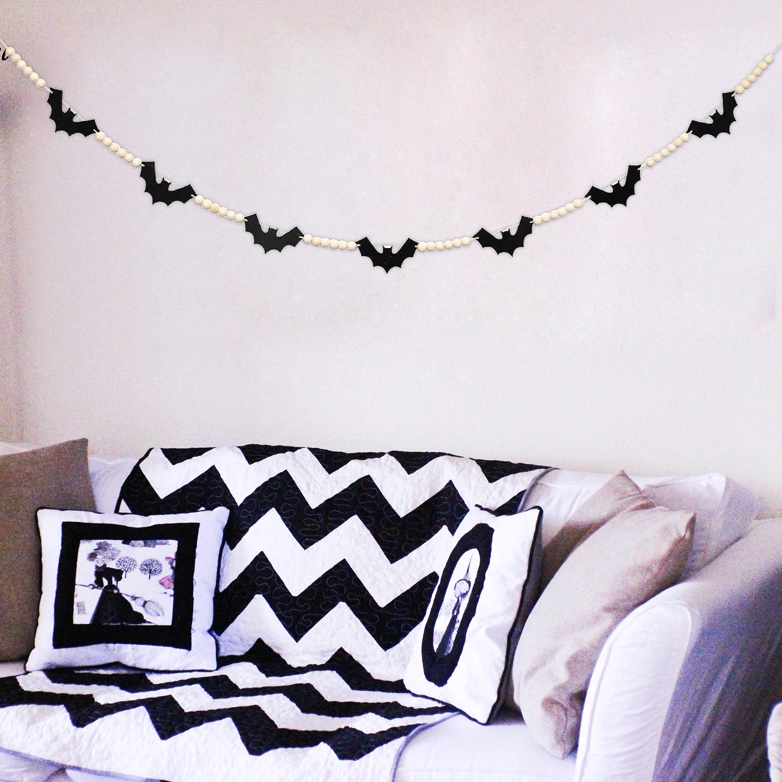 1Pcs Halloween Bat-Themed Tags Paired With Wood Bead Garlands: Innovative DIY Wood Bead Hanging Decor For Fun
1Pcs Halloween Bat-Themed Tags Paired With Wood Bead Garlands: Innovative DIY Wood Bead Hanging Decor For Fun