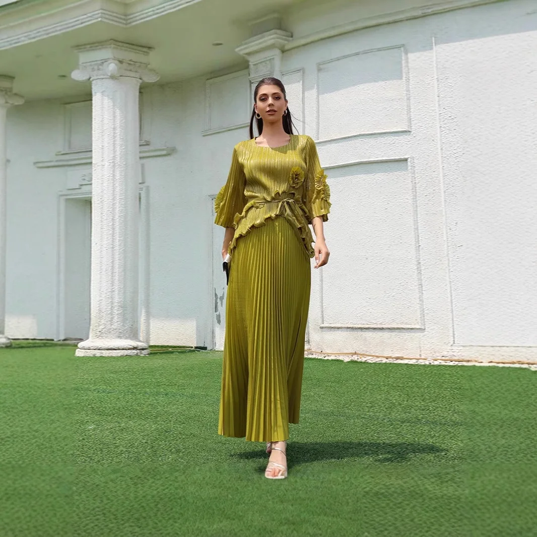 Miyake High Quality Pleated 2 Pieces Set Women 3D Flowers Square Collar T Shirt + A Line Loose Skirt New 2025 Female Clothing
Miyake High Quality Pleated 2 Pieces Set Women 3D Flowers Square Collar T Shirt + A Line Loose Skirt New 2025 Female Clothing