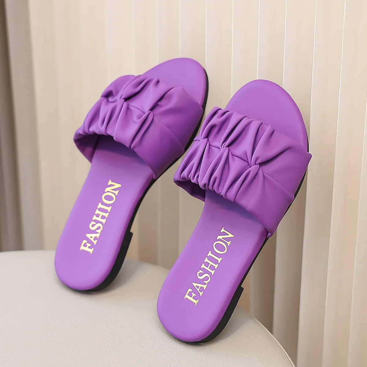 2025 New Summer Girls Pleated Slippers Fashion Children Flats Soft Sole Princess Shiny Slippers Anti-Slippery Kids Beach Shoes
2025 New Summer Girls Pleated Slippers Fashion Children Flats Soft Sole Princess Shiny Slippers Anti-Slippery Kids Beach Shoes