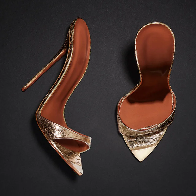 Summer new metal pointed toe patent leather PVC sexy fashion slippers thin high heel banquet dress large size women's sandals
Summer new metal pointed toe patent leather PVC sexy fashion slippers thin high heel banquet dress large size women's sandals