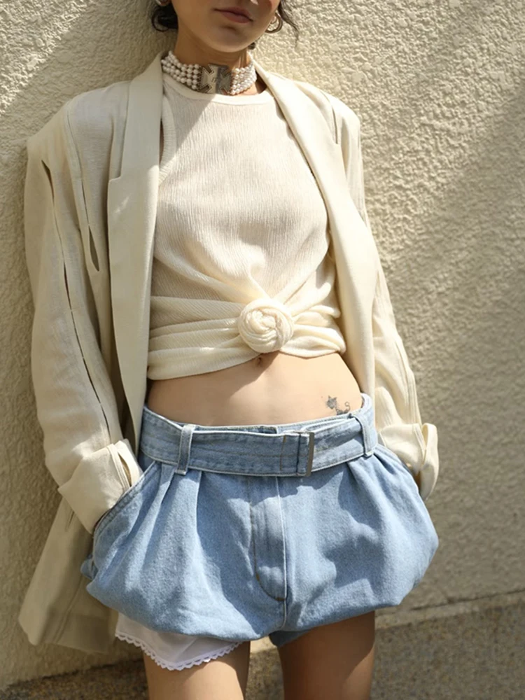 Vintage washed denim short pants for women - high-waisted, loose fit, slimming, versatile belt, casual hot pants, 2026 new style
Vintage washed denim short pants for women - high-waisted, loose fit, slimming, versatile belt, casual hot pants, 2026 new style