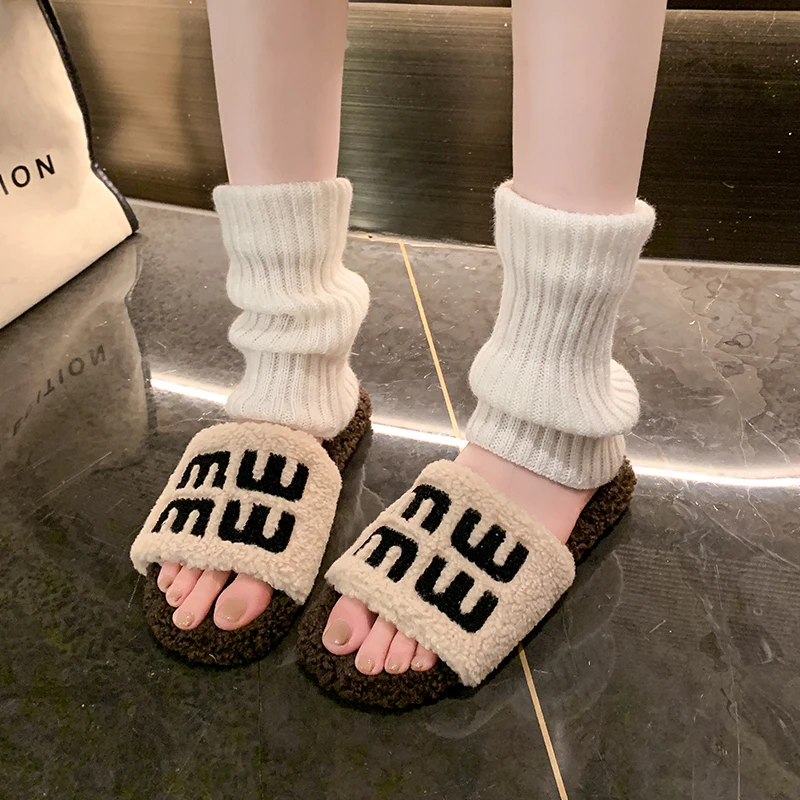 New Fashion One Word Thick Fur Slippers Double Fur Flip Flops Home Cotton Shoes for Women Flat Plush Straps Slippers Tongs Femme
New Fashion One Word Thick Fur Slippers Double Fur Flip Flops Home Cotton Shoes for Women Flat Plush Straps Slippers Tongs Femme