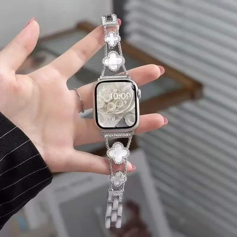 Compatible with iWatch strap 38mm 40mm 41mm 42mm 44mm 45mm 49mm diamond studded clover fashionable strap
Compatible with iWatch strap 38mm 40mm 41mm 42mm 44mm 45mm 49mm diamond studded clover fashionable strap