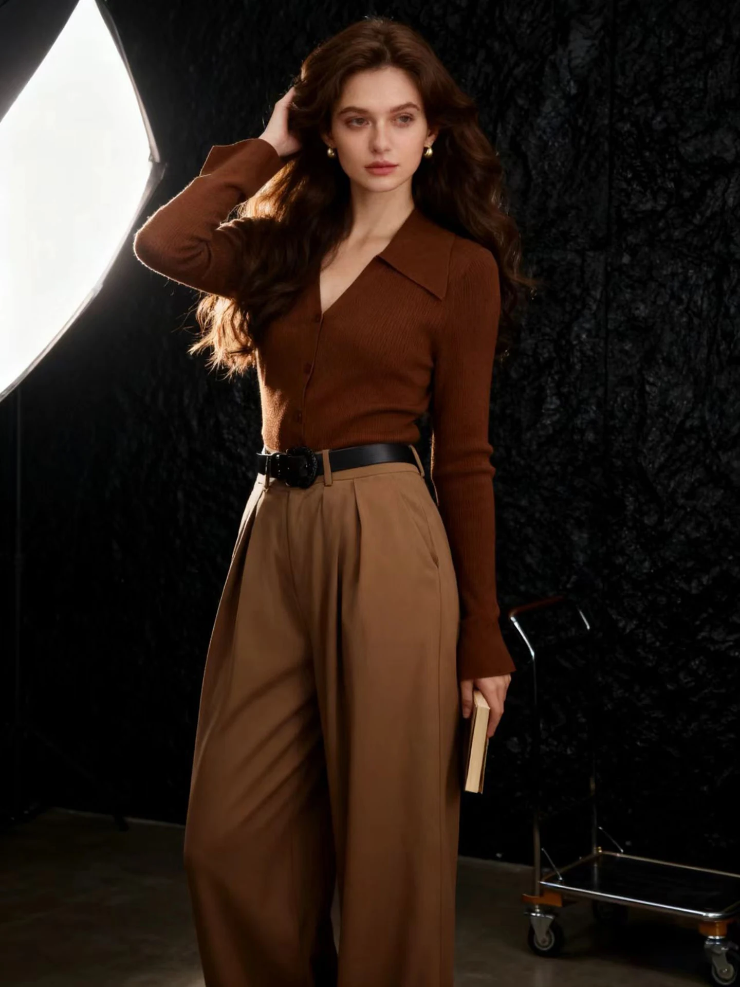 HUAAPPUW Vintage Style Button-Up Knitwear Women's Slim Fit Coffee Color Collared Open Cardigan Soft Polyester Fiber Long Sleeve
HUAAPPUW Vintage Style Button-Up Knitwear Women's Slim Fit Coffee Color Collared Open Cardigan Soft Polyester Fiber Long Sleeve