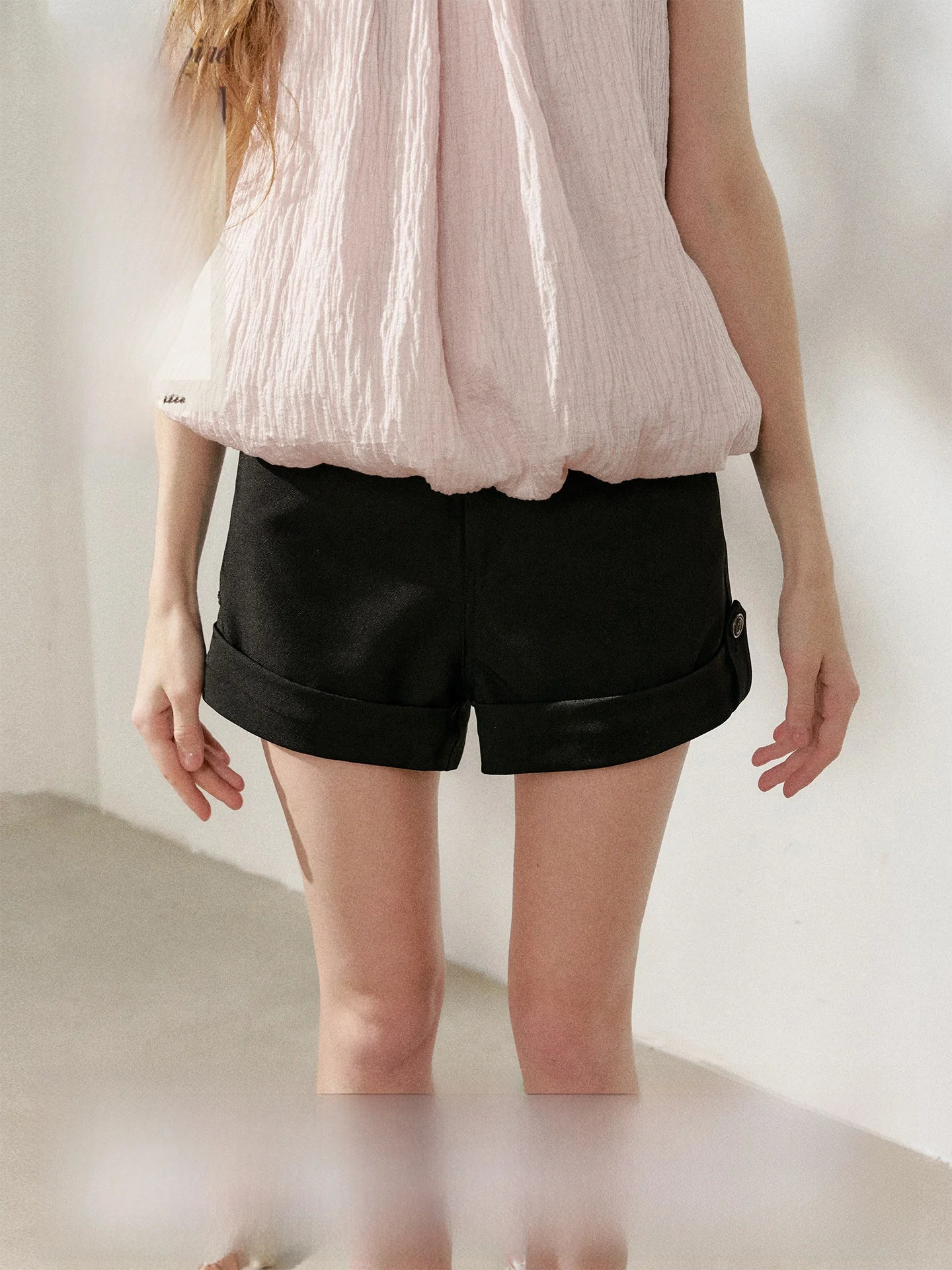 High Waist Black Wide Leg Short Pants Women's Versatile Summer New Style Elegant Slimming Cute Style Casual Short Shorts
High Waist Black Wide Leg Short Pants Women's Versatile Summer New Style Elegant Slimming Cute Style Casual Short Shorts