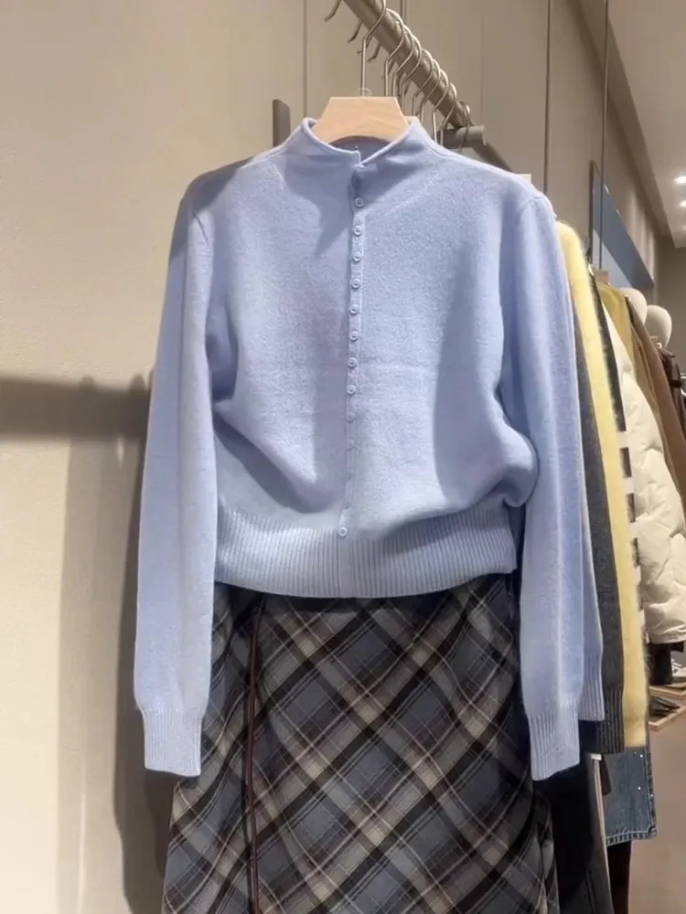 Корейский синий вязаный кардиган с длинными рукавами для женщин, осенне-зимний, для многослойных образов, базовый слой, мягкий и уютный топ для ношения под одеждой
Корейский синий вязаный кардиган с длинными рукавами для женщин, осенне-зимний, для многослойных образов, базовый слой, мягкий и уютный топ для ношения под одеждой