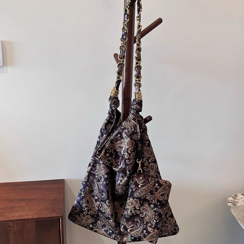 Retro Pattern Women Tote Bag Brand Fashion Chain Large Capacity Shoulder Bag Cashew Flower Handbag Casual Versatile Underarm Bag
Retro Pattern Women Tote Bag Brand Fashion Chain Large Capacity Shoulder Bag Cashew Flower Handbag Casual Versatile Underarm Bag
