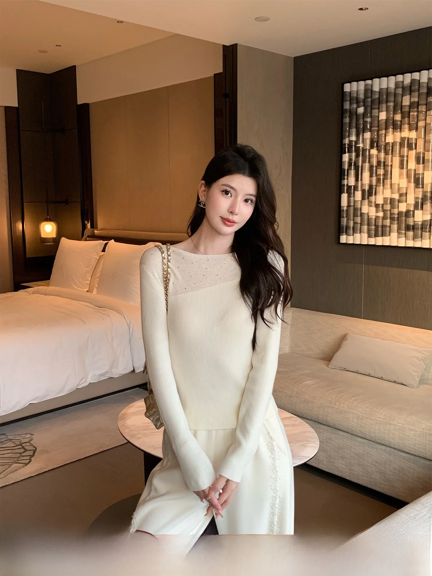 Новый женский облегающий свитер из шерсти и ацетата с длинными рукавами, украшенный стразами, простой дизайн, смесовая шерсть
Новый женский облегающий свитер из шерсти и ацетата с длинными рукавами, украшенный стразами, простой дизайн, смесовая шерсть