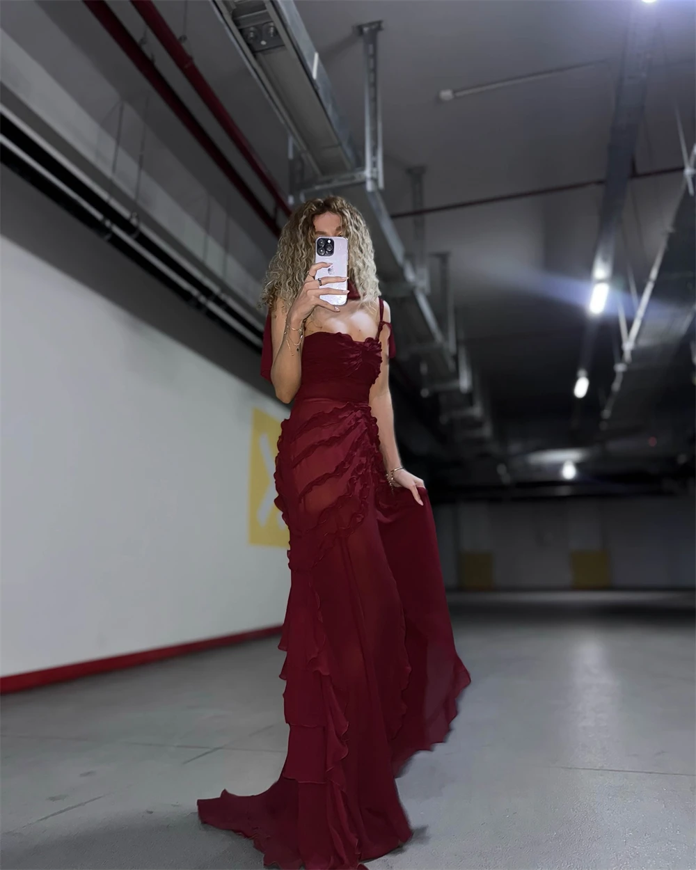 Прозрачное бордовое шифоновое вечернее платье по индивидуальному заказу. Роскошные платья для выпускного вечера без бретелек. Элегантные платья для особых случаев.
Прозрачное бордовое шифоновое вечернее платье по индивидуальному заказу. Роскошные платья для выпускного вечера без бретелек. Элегантные платья для особых случаев.