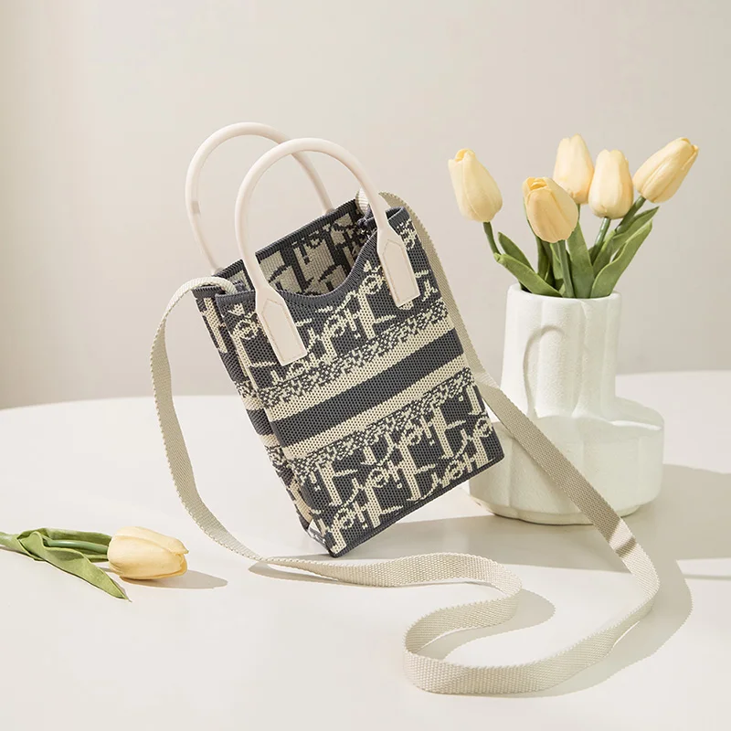 1 Piece of Fashionable Retro Mysterious Text-Decorated Casual Knitted Phone Bag, Single Shoulder Crossbody with Long Strap, Suitable for Daily Outings, Commuting, Walking, and Dog Walking, Can Carry Mobile Phones, Keys, Cards, and Other Items to Meet Dail
1 Piece of Fashionable Retro Mysterious Text-Decorated Casual Knitted Phone Bag, Single Shoulder Crossbody with Long Strap, Suitable for Daily Outings, Commuting, Walking, and Dog Walking, Can Carry Mobile Phones, Keys, Cards, and Other Items to Meet Dail