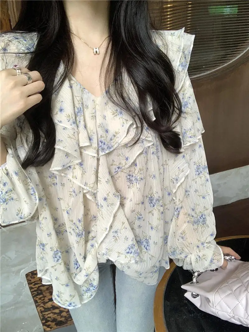 Designed Double-layered Collar V-neck Floral Chiffon Sun Protection Shirt for Women and Summer French Tops
Designed Double-layered Collar V-neck Floral Chiffon Sun Protection Shirt for Women and Summer French Tops