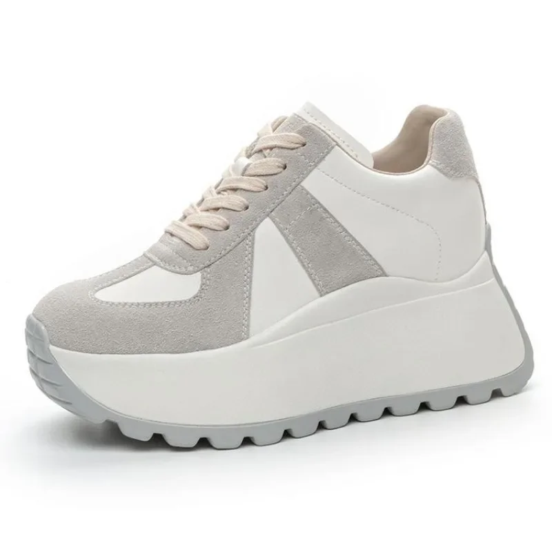 Женские кроссовки на массивной вулканизированной подошве, 8 см
Женские кроссовки на массивной вулканизированной подошве, 8 см