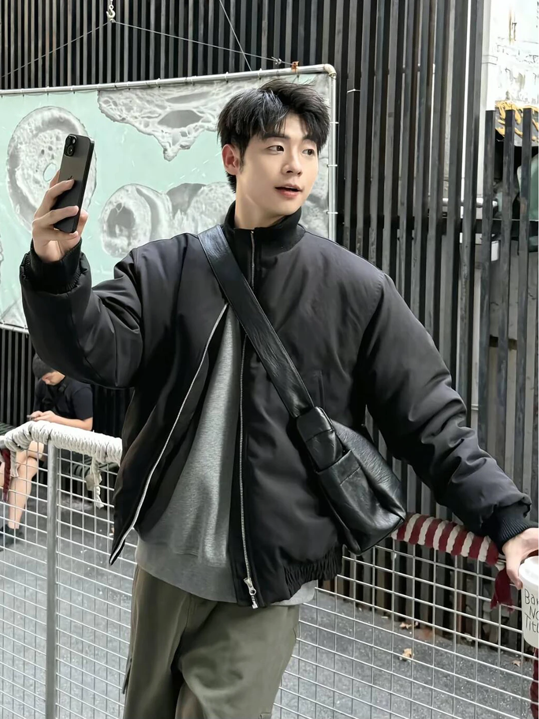 Bla Cotton Bomber Jaet Thiened Stand Collar Men's Autumn Winter ort Sle Baseball Flight Coat Casual Loose Fit Youth...
Bla Cotton Bomber Jaet Thiened Stand Collar Men's Autumn Winter ort Sle Baseball Flight Coat Casual Loose Fit Youth...