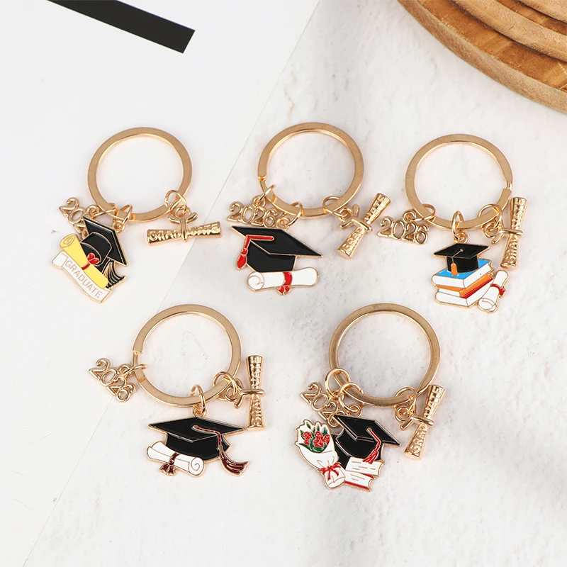 1 шт. 2026 выпускной брелок с шляпой и ученими номерами, подарочный брелок для ключей на выпускной сезон, подходит для подвешивания Ba
1 шт. 2026 выпускной брелок с шляпой и ученими номерами, подарочный брелок для ключей на выпускной сезон, подходит для подвешивания Ba