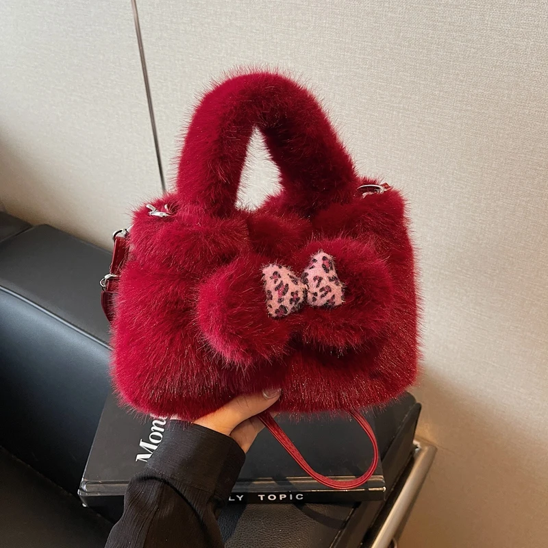 Осень-зима женская плюшевая сумка с милым бантом, пушистый искусственный мех, сумки через плечо на одно плечо, роскошный дизайнерский мини-клатч для вечеринок
Осень-зима женская плюшевая сумка с милым бантом, пушистый искусственный мех, сумки через плечо на одно плечо, роскошный дизайнерский мини-клатч для вечеринок