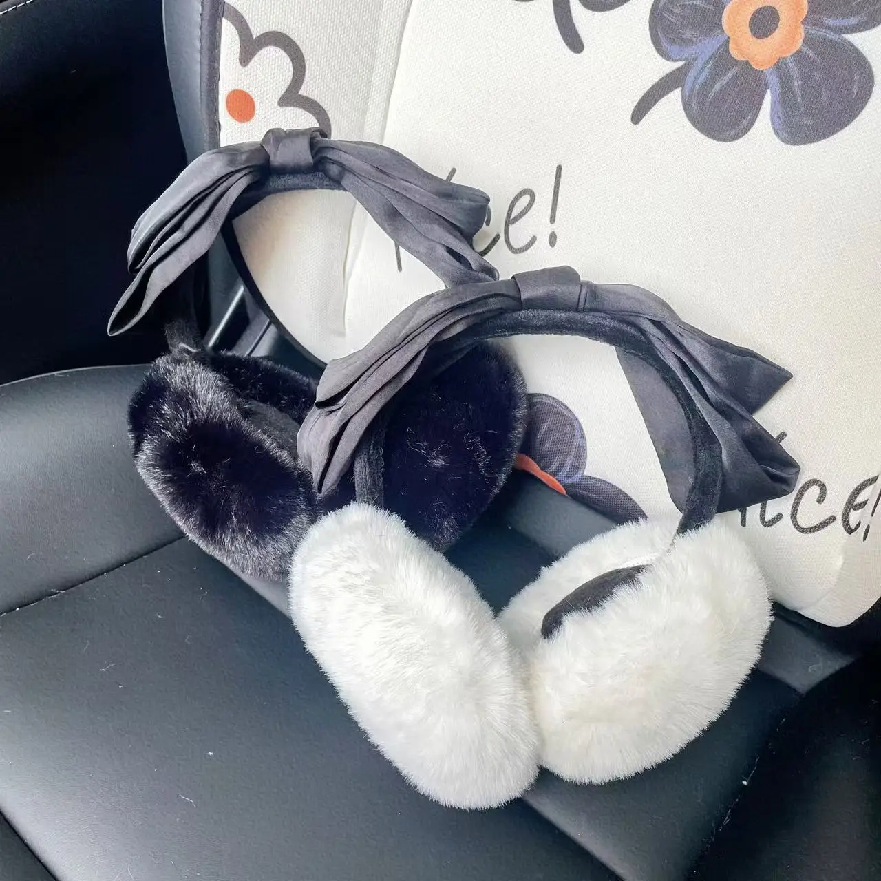 2025 New Trendy Bow-knot Earmuffs Winter Fashion Windproof Warm Woman Ear Protect Foldable Ear Muffs Christmas Gifts for Friends
2025 New Trendy Bow-knot Earmuffs Winter Fashion Windproof Warm Woman Ear Protect Foldable Ear Muffs Christmas Gifts for Friends