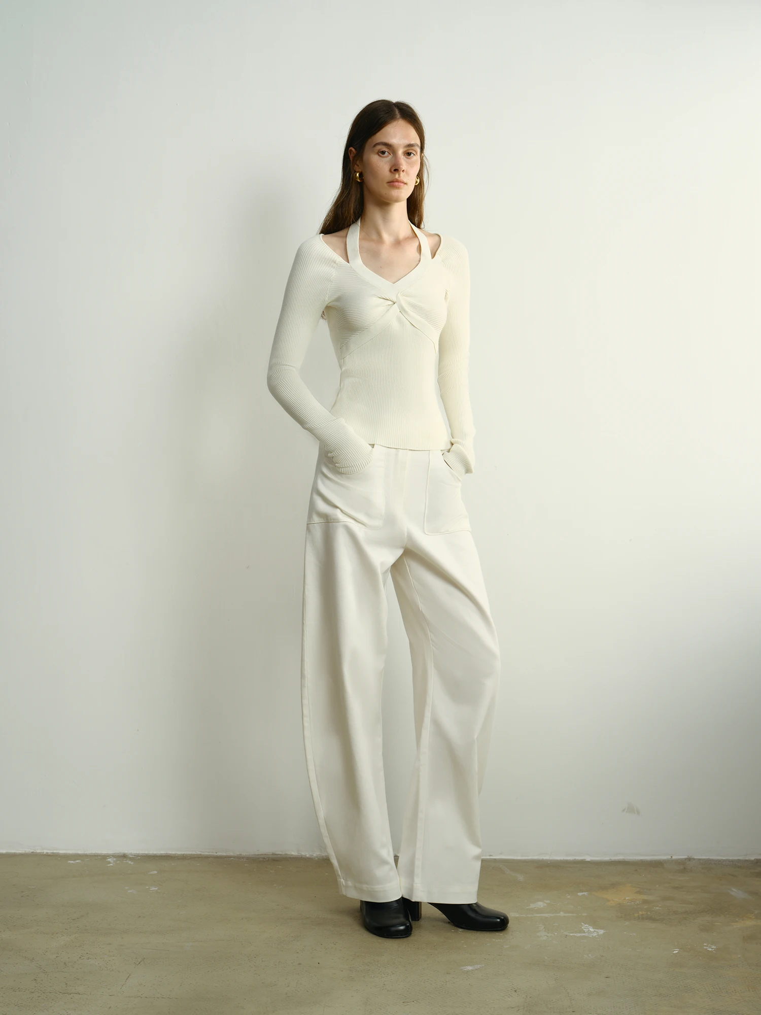 Брюки RUTHESE с высокой талией и широкими штанинами, белые, из текстурированного льна, весна-лето, оригинальные повседневные брюки для женщин, модель Knife ape
Брюки RUTHESE с высокой талией и широкими штанинами, белые, из текстурированного льна, весна-лето, оригинальные повседневные брюки для женщин, модель Knife ape