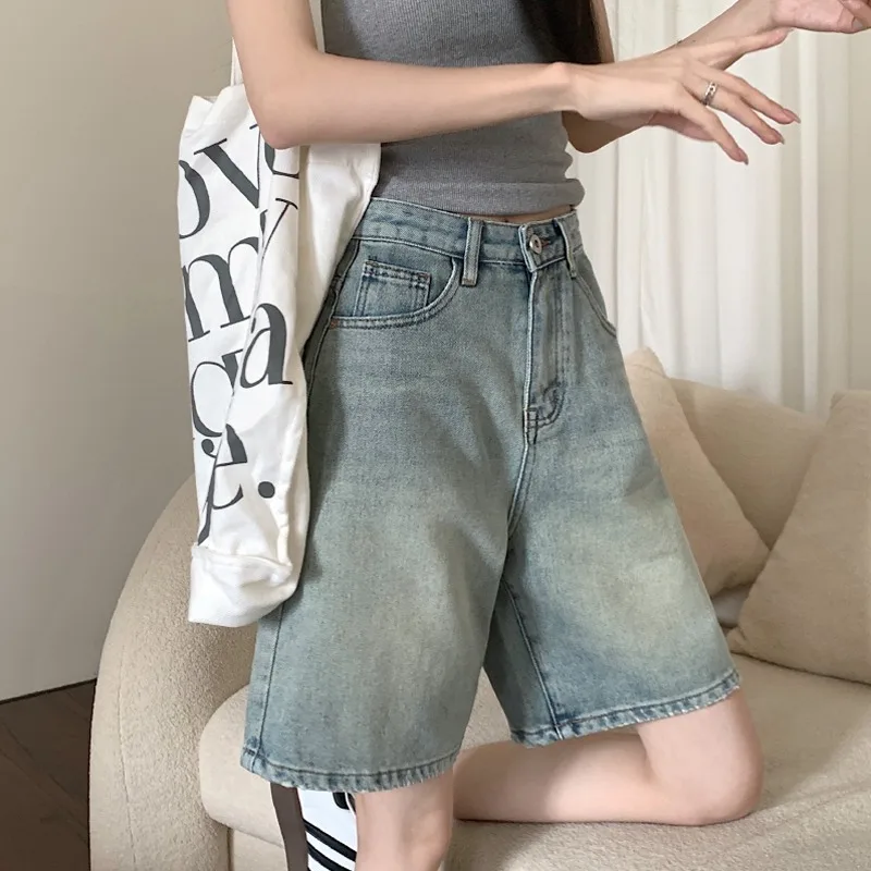 Women's High Waisted Light Wash Denim Bermuda Shorts, Loose Straight Leg Mid-Length Jean Shorts with Pockets
Women's High Waisted Light Wash Denim Bermuda Shorts, Loose Straight Leg Mid-Length Jean Shorts with Pockets
