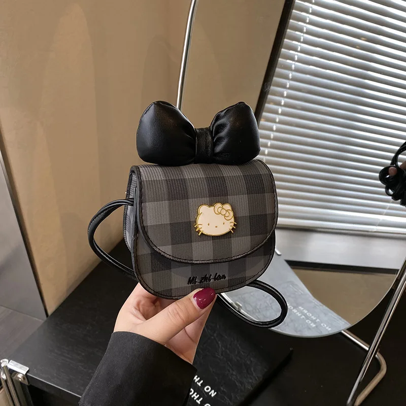 Sanrio Hello Kitty Women's Shoulder Bag mini shoulder crossbody bag cartoon new commuting handbag Kawaii one-shoulder tote bag
Sanrio Hello Kitty Women's Shoulder Bag mini shoulder crossbody bag cartoon new commuting handbag Kawaii one-shoulder tote bag