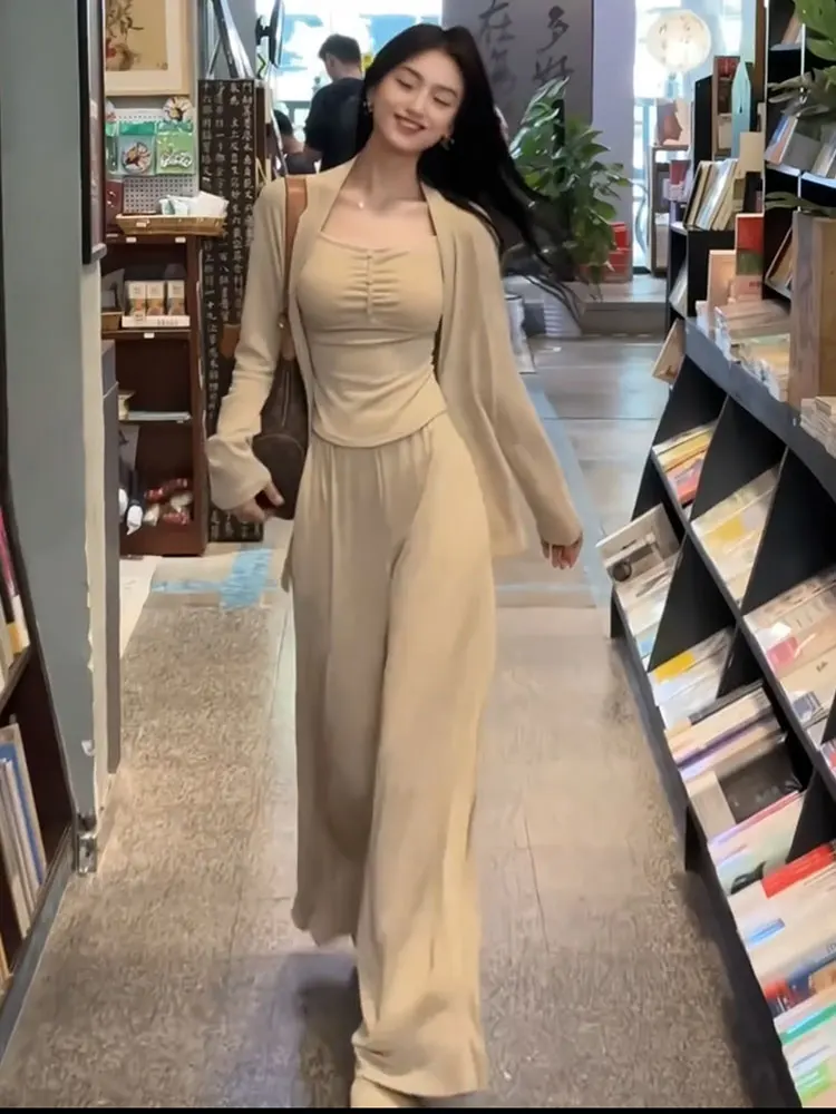 Korean Style Casual Fashion Sexy Girl Strap Cardigan Women's Autumn New Leisure Wide Leg Pants Three Piece Set Hot Trend
Korean Style Casual Fashion Sexy Girl Strap Cardigan Women's Autumn New Leisure Wide Leg Pants Three Piece Set Hot Trend