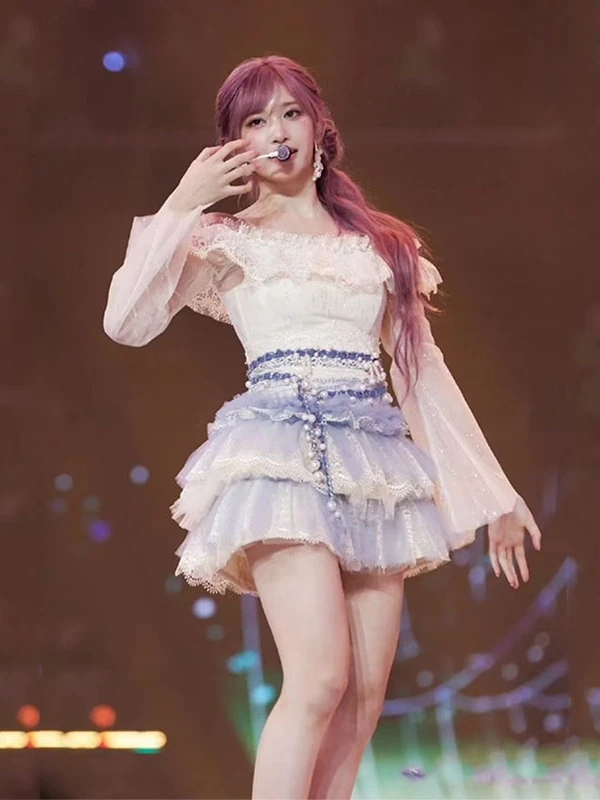 New Love Idol IVE Blue Puffy One Shoulder Lace Trim Dress Performance Costume Chinese Brand Wu Sili Polyester Summer 2026
New Love Idol IVE Blue Puffy One Shoulder Lace Trim Dress Performance Costume Chinese Brand Wu Sili Polyester Summer 2026