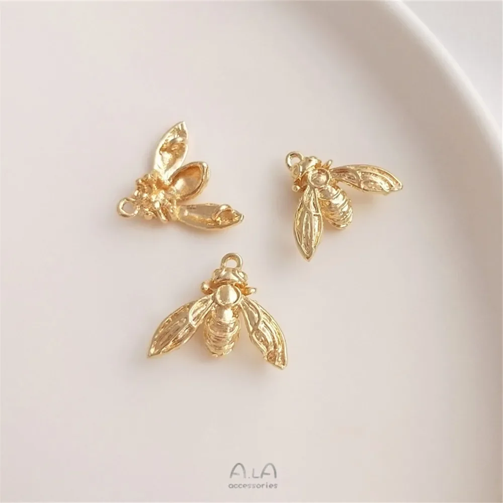 14K Gold Plated Zirconium Tail Pendant 14K gold whale Mermaid Tail pendant Diy earrings accessories
14K Gold Plated Zirconium Tail Pendant 14K gold whale Mermaid Tail pendant Diy earrings accessories