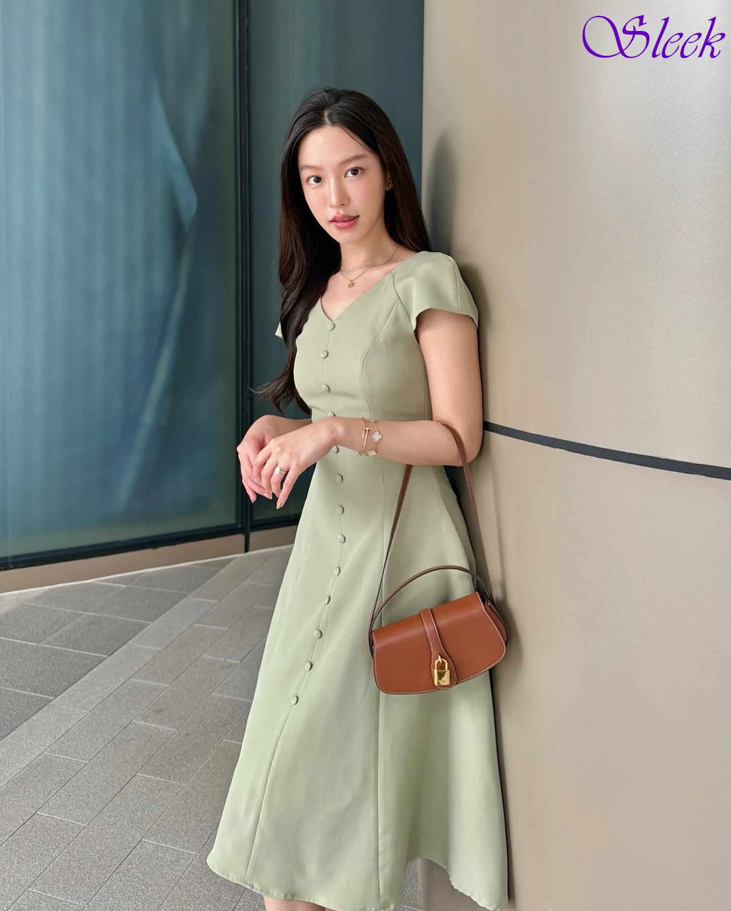 Customized A-Line V-Neck Elegant Formal Evening Dress and Modern Temperament Party Gowns High Quality Bespoke Occasion Gowns
Customized A-Line V-Neck Elegant Formal Evening Dress and Modern Temperament Party Gowns High Quality Bespoke Occasion Gowns
