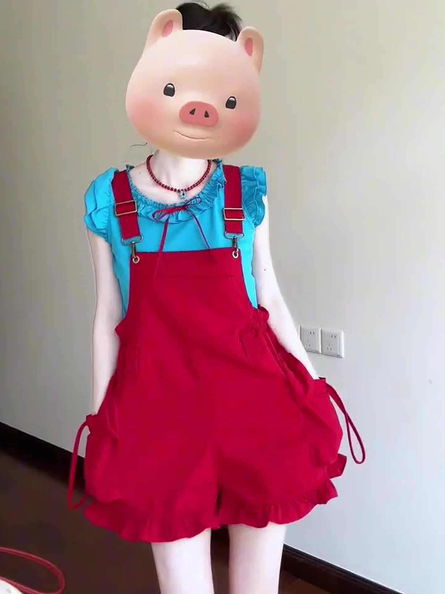 Cute Sweet Sister New Style Dopaamine Blue Sleeveless Top And Red Loose Overalls Two Piece Set Fashionable Summer Outfit
Cute Sweet Sister New Style Dopaamine Blue Sleeveless Top And Red Loose Overalls Two Piece Set Fashionable Summer Outfit